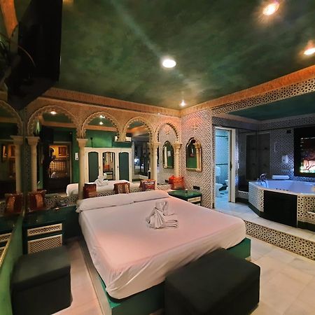 Hostal Avenida Andalucia - Solo Adultos Seville Luaran gambar