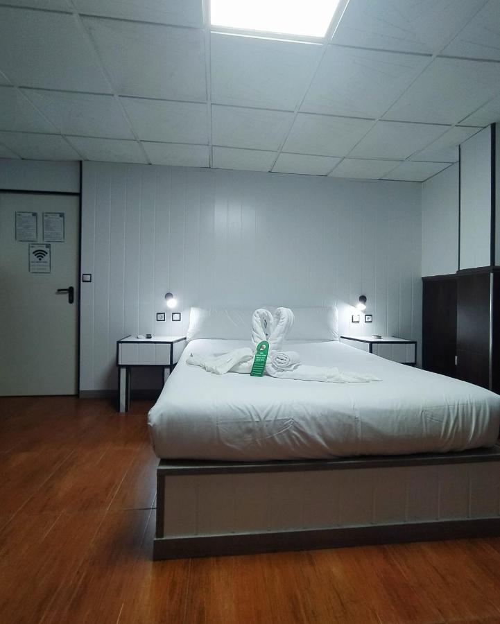 Hostal Avenida Andalucia - Solo Adultos Seville Luaran gambar
