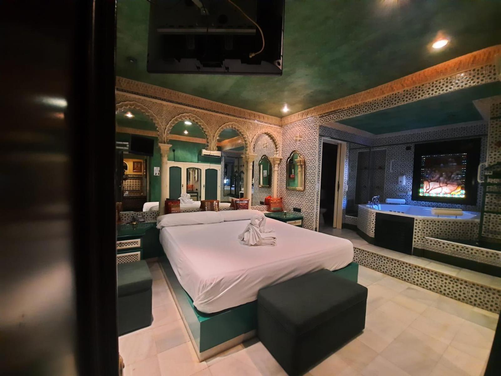 Hostal Avenida Andalucia - Solo Adultos Seville Luaran gambar