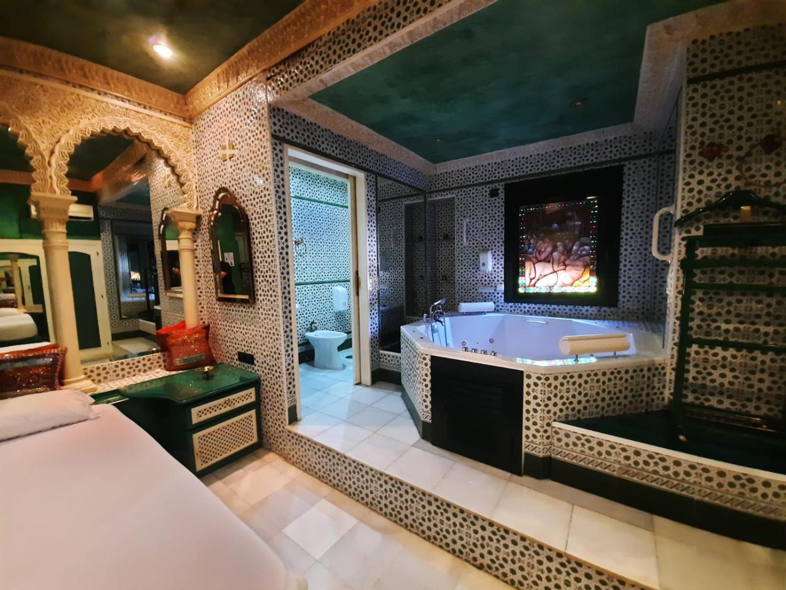 Hostal Avenida Andalucia - Solo Adultos Seville Luaran gambar