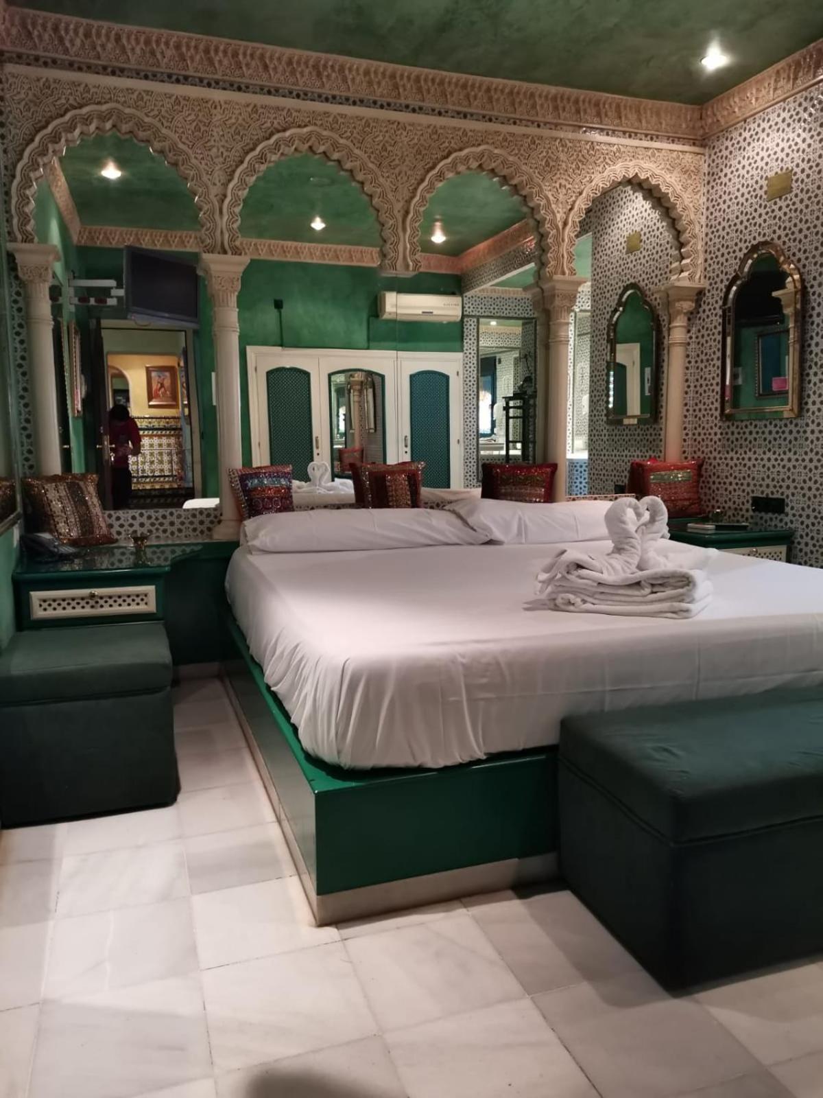 Hostal Avenida Andalucia - Solo Adultos Seville Luaran gambar