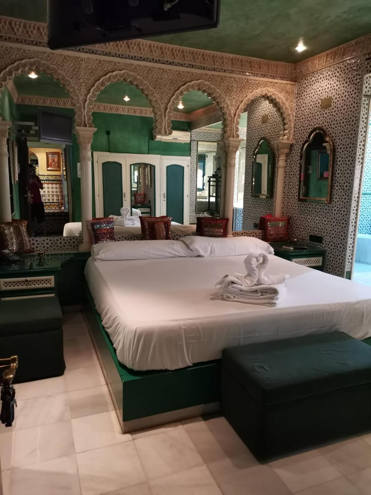 Hostal Avenida Andalucia - Solo Adultos Seville Luaran gambar
