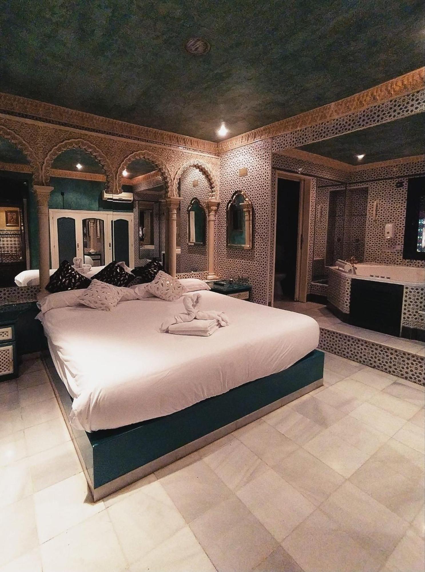 Hostal Avenida Andalucia - Solo Adultos Seville Luaran gambar