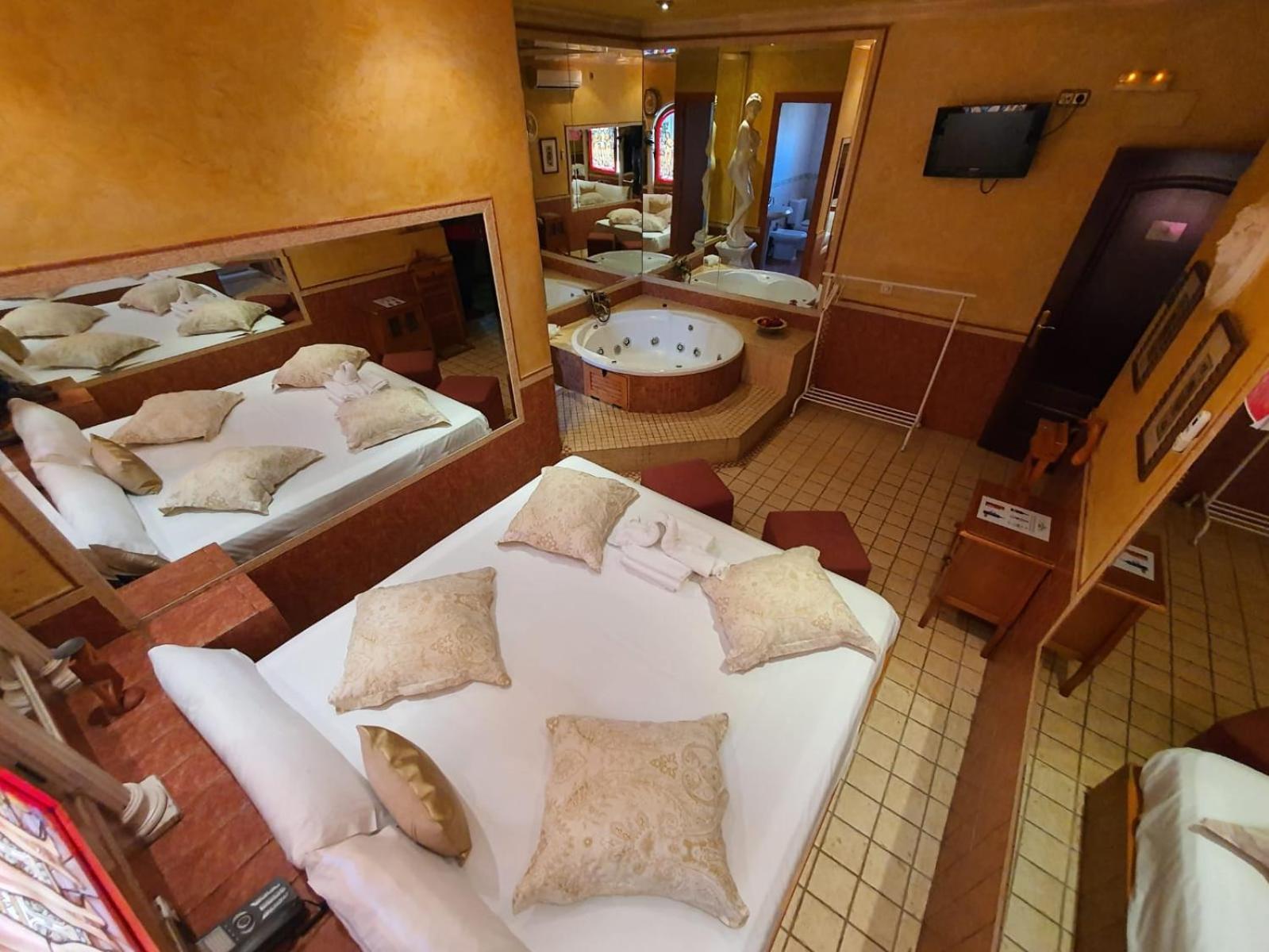 Hostal Avenida Andalucia - Solo Adultos Seville Luaran gambar
