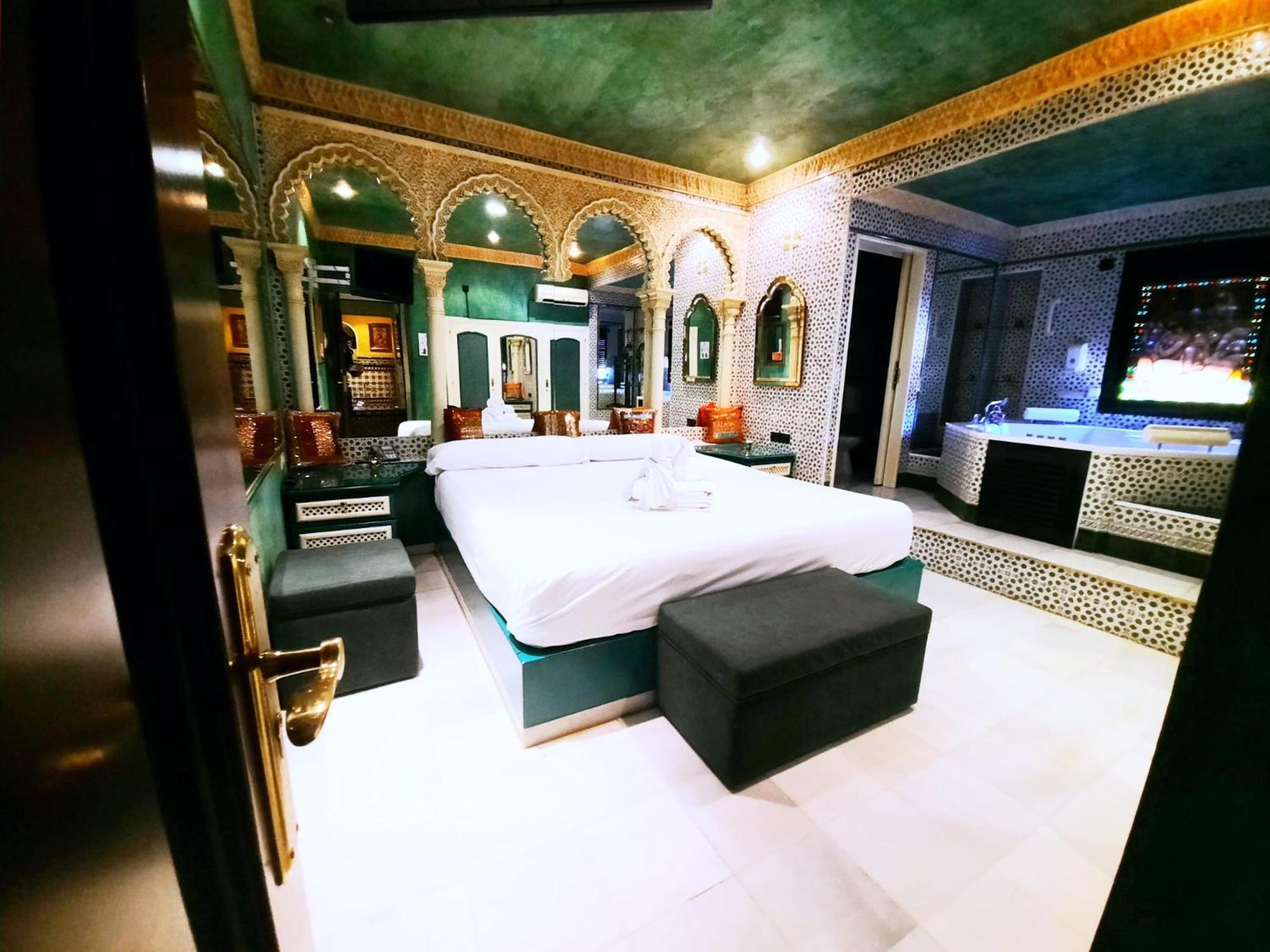 Hostal Avenida Andalucia - Solo Adultos Seville Luaran gambar
