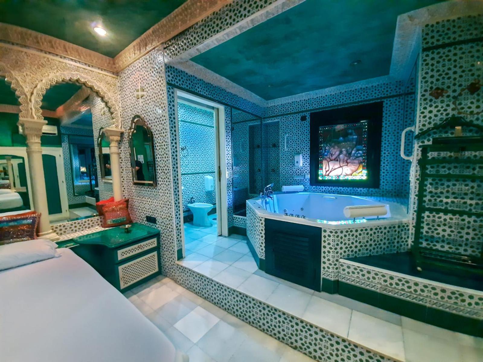 Hostal Avenida Andalucia - Solo Adultos Seville Luaran gambar