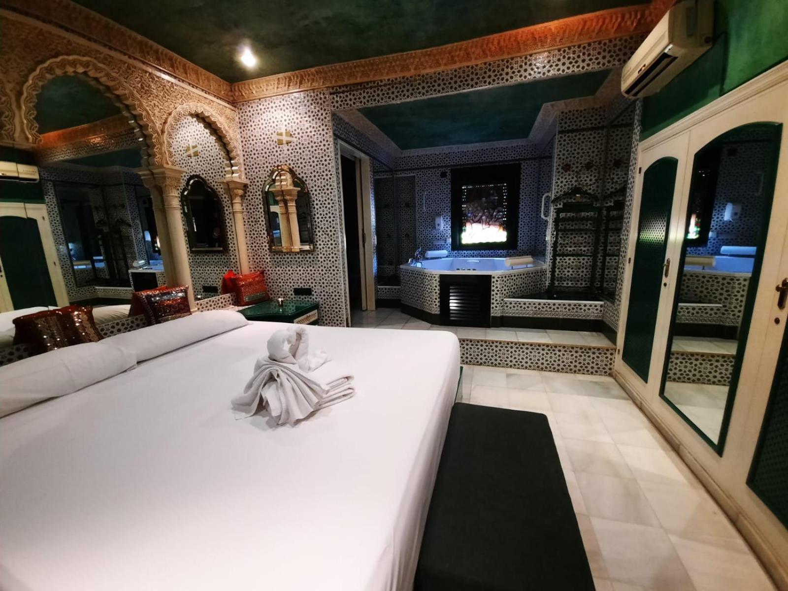 Hostal Avenida Andalucia - Solo Adultos Seville Luaran gambar