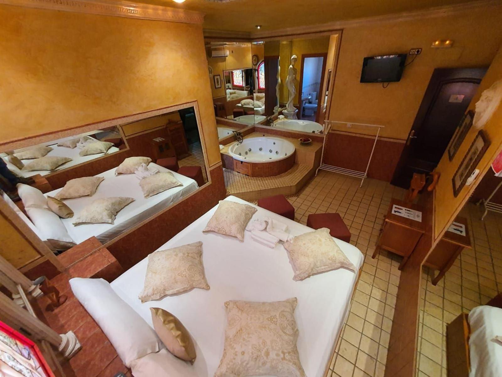 Hostal Avenida Andalucia - Solo Adultos Seville Luaran gambar