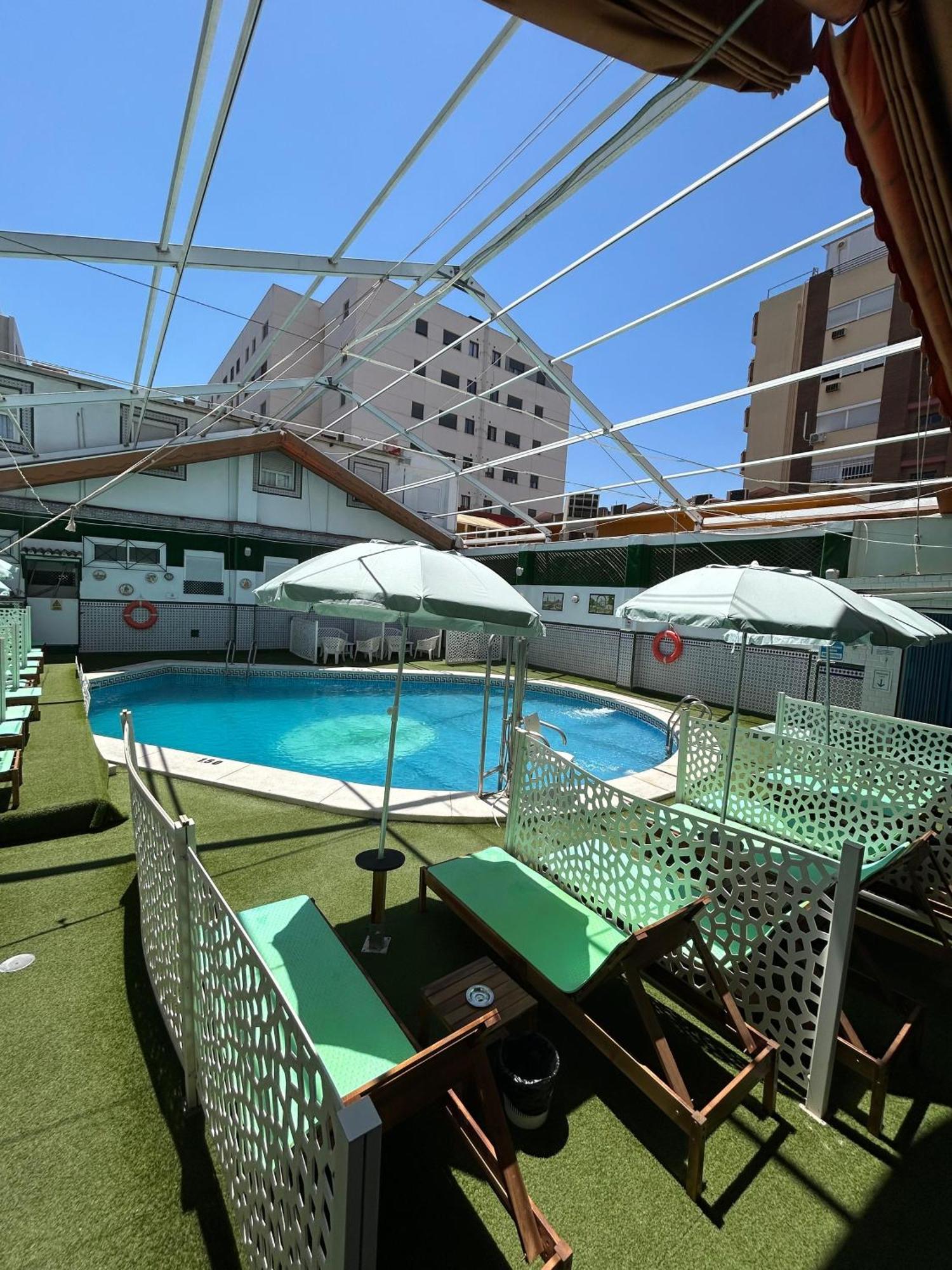 Hostal Avenida Andalucia - Solo Adultos Seville Luaran gambar