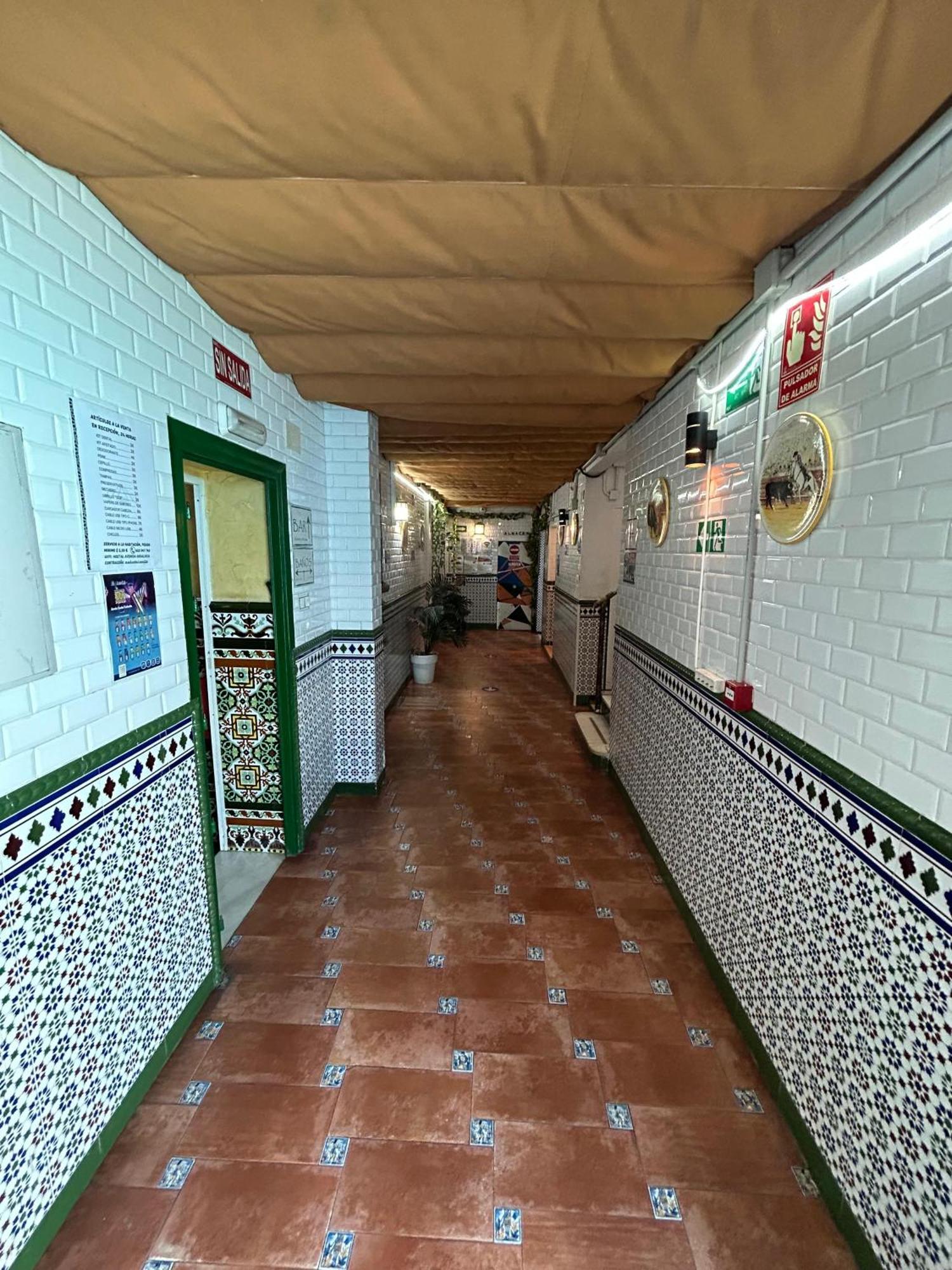 Hostal Avenida Andalucia - Solo Adultos Seville Luaran gambar