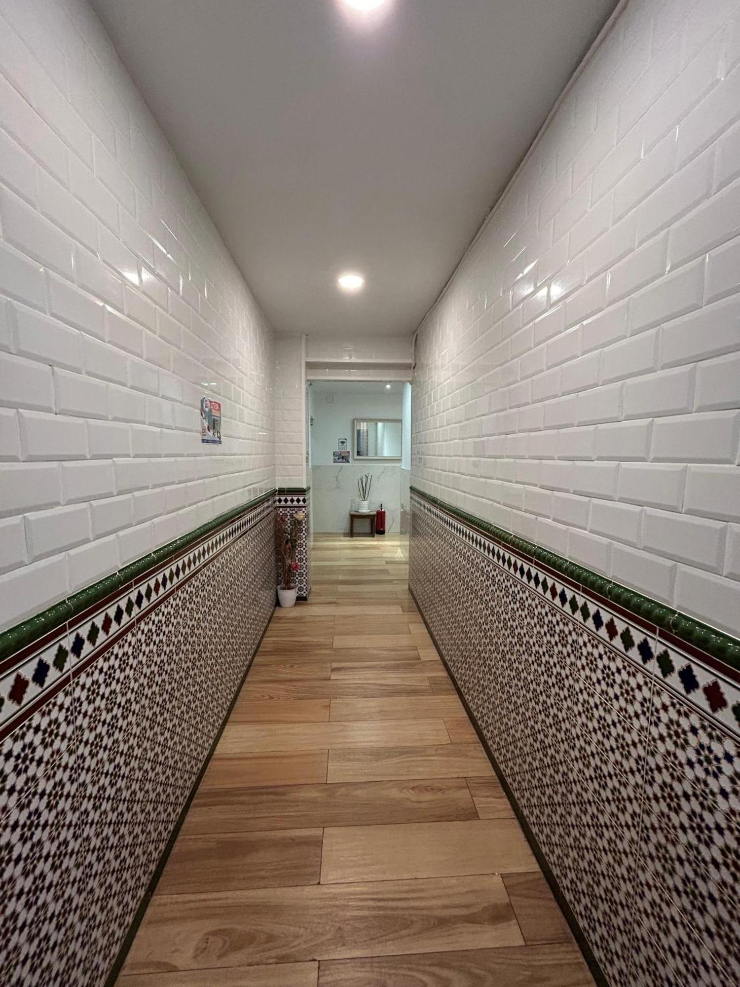 Hostal Avenida Andalucia - Solo Adultos Seville Luaran gambar