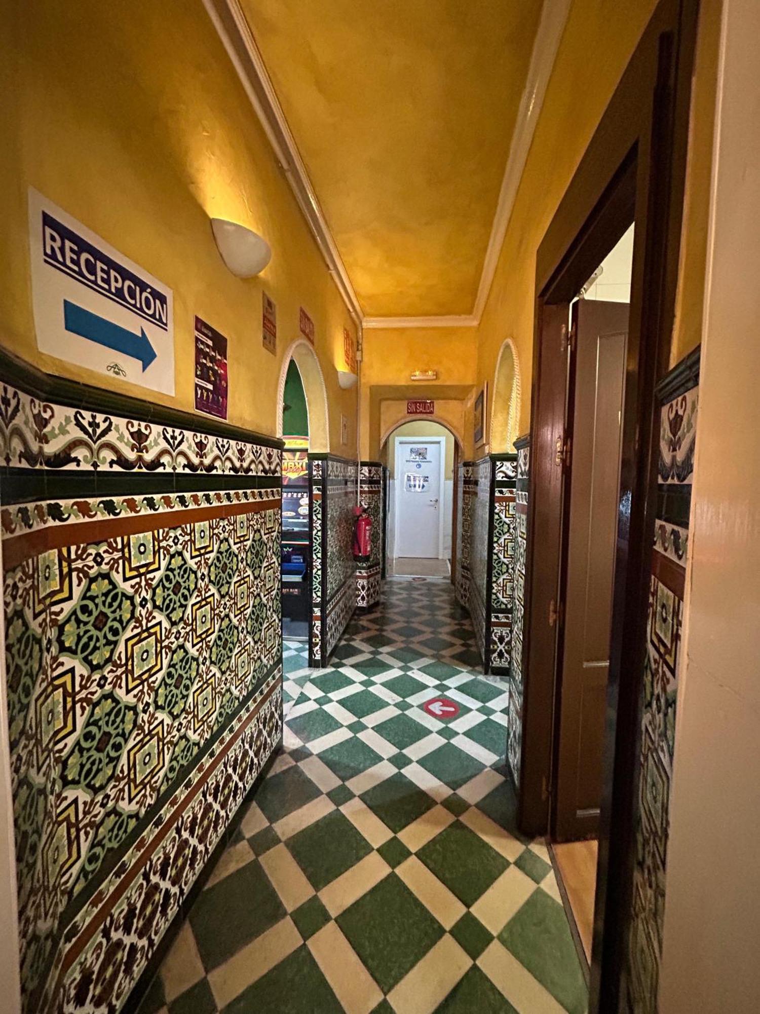 Hostal Avenida Andalucia - Solo Adultos Seville Luaran gambar