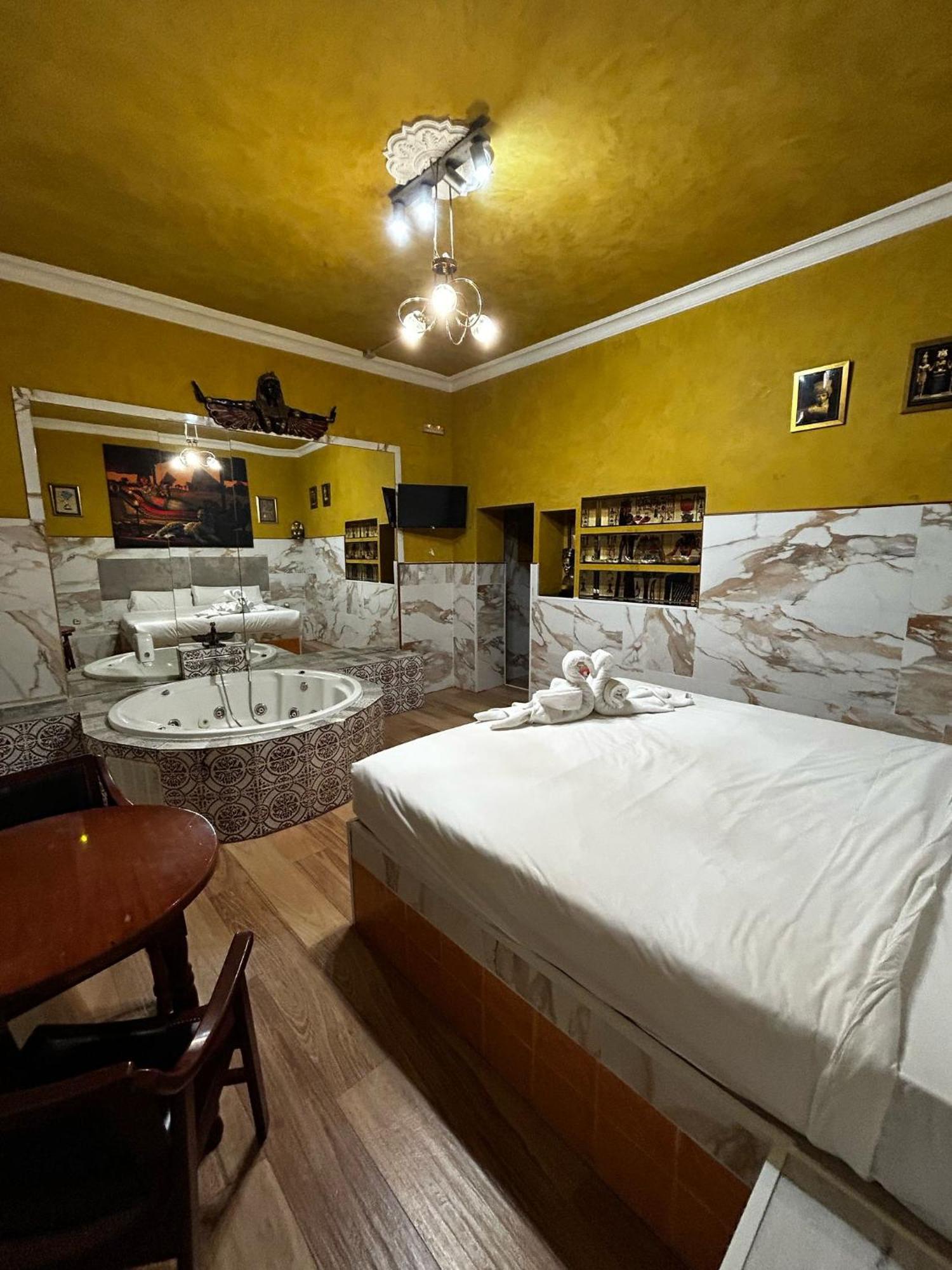 Hostal Avenida Andalucia - Solo Adultos Seville Luaran gambar
