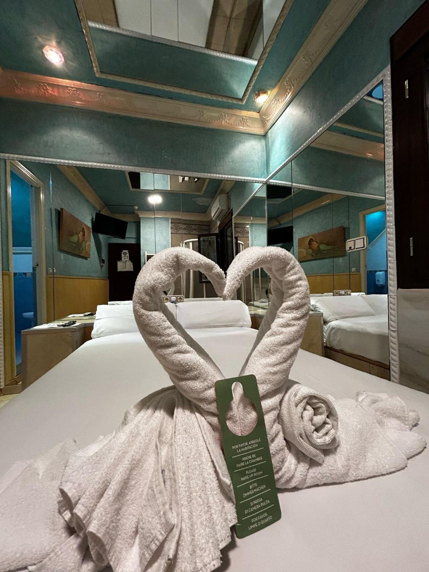Hostal Avenida Andalucia - Solo Adultos Seville Luaran gambar