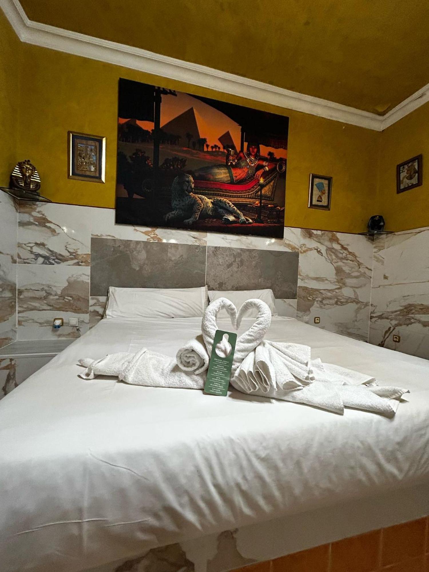 Hostal Avenida Andalucia - Solo Adultos Seville Luaran gambar